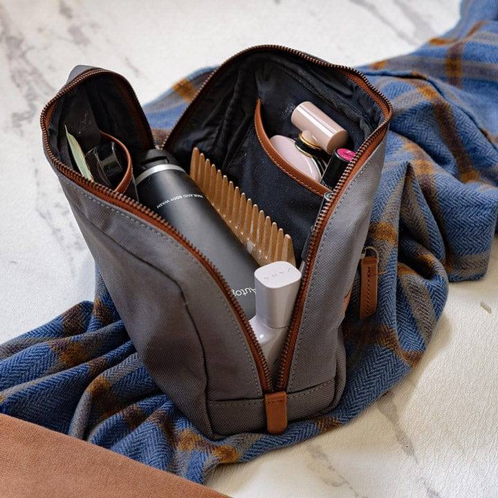 The Postbox Liberty DOPP Kit - Pearl Grey - Modern Quests