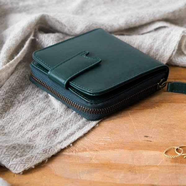 The Postbox Siena Bifold Zipper Wallet - Emerald Green – Modern Quests