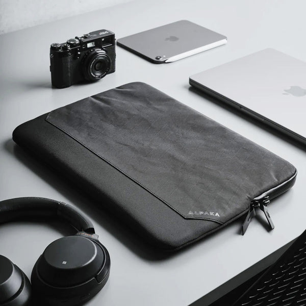 Element Laptop Sleeve - Black VX42 for 14 Inch