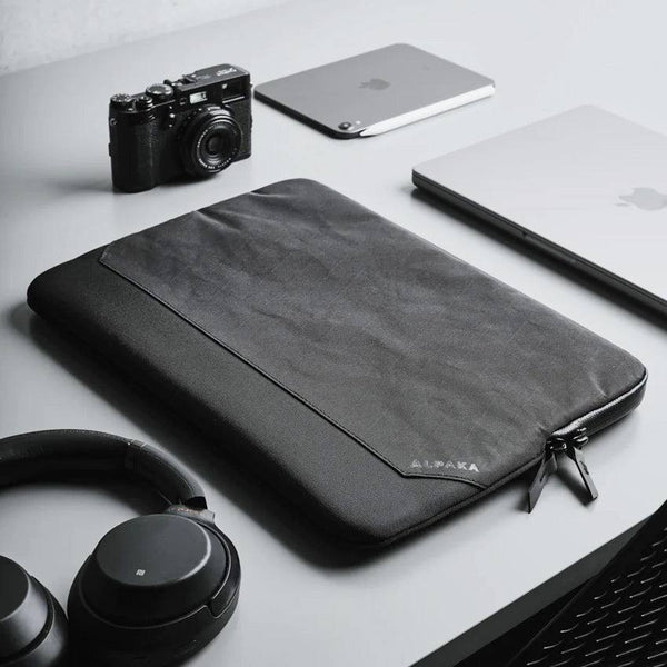 ALPAKA Elements Laptop Sleeve - Black VX42 for 14 Inch