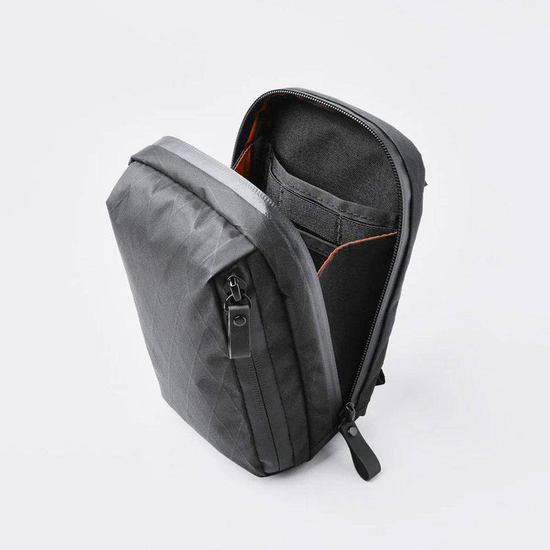 ALPAKA Metro Sling Bag - Black VX21