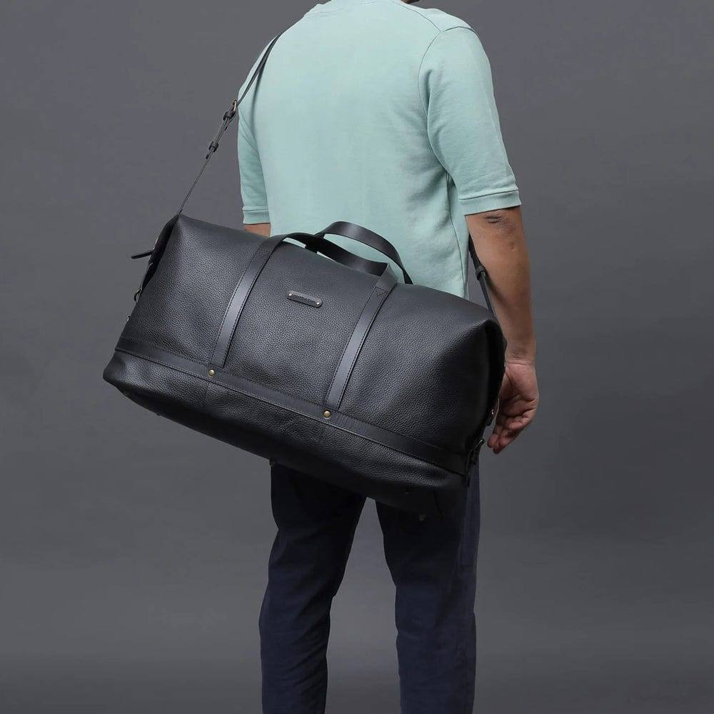 Runway Outback Outback Runway Leather Travel Bag - Black | Modern Quests