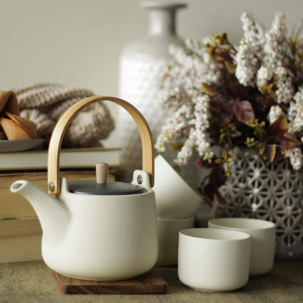 Waabi Saabi Iwanai Porcelain Tea Set